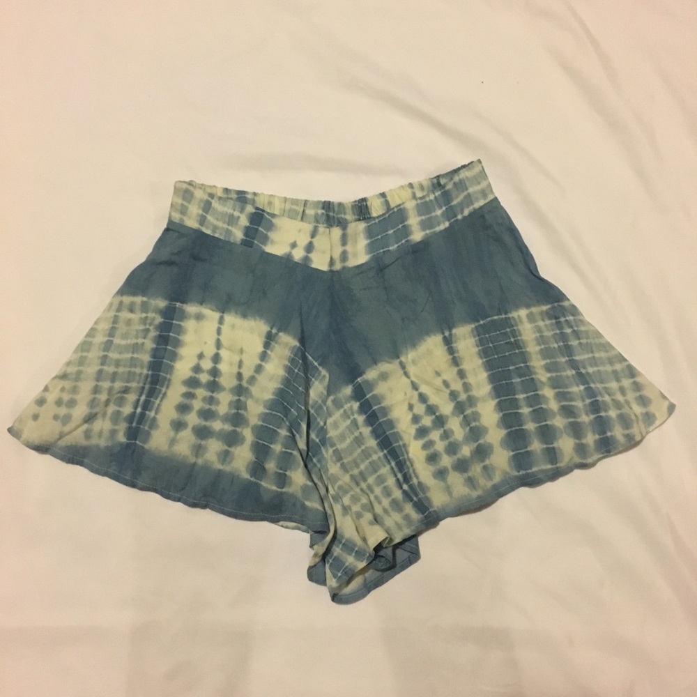 Flowy blue short-shorts